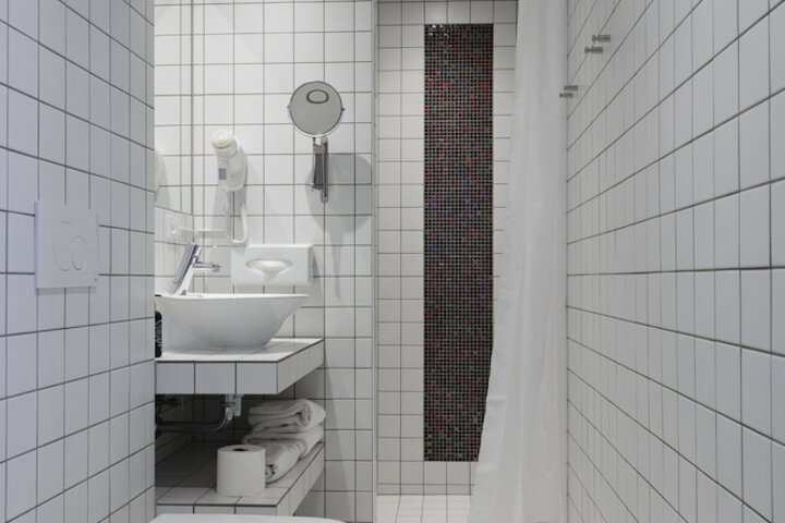 Room 33 of 75