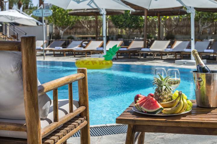 Hotel with Pool