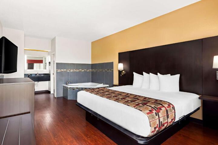 1 King Bed (13 of 18)