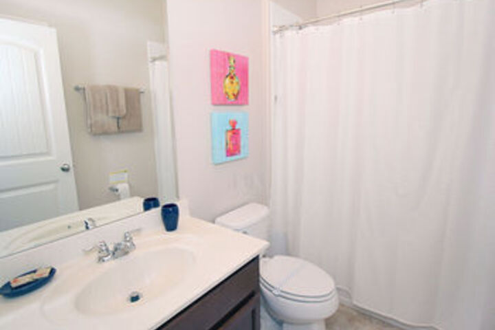 Room 10 of 687