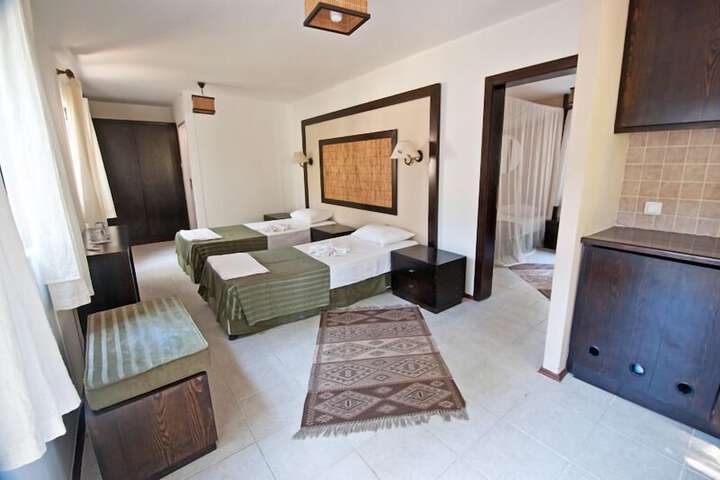Room 4 of 65