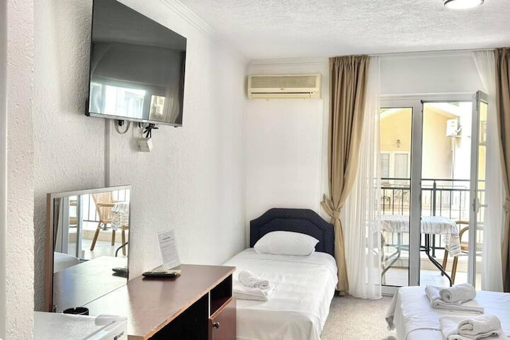 Room 11 of 73