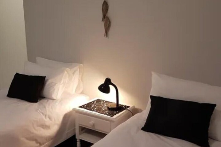 TRADERS HOTEL & RESTAURANT