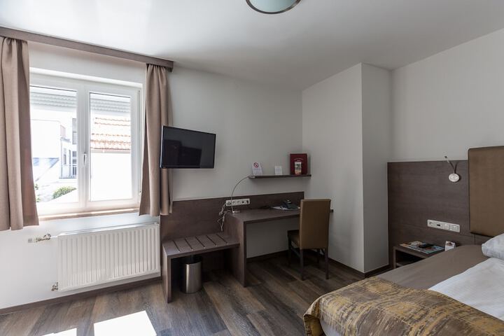 Room 15 of 64