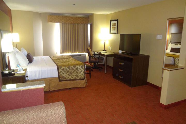 Suite 1 King Bed 42 Inch LCD Television Microwave and Refrigerator Sofa Bed High Speed Internet Accessible Full Breakfast (1 of 11)