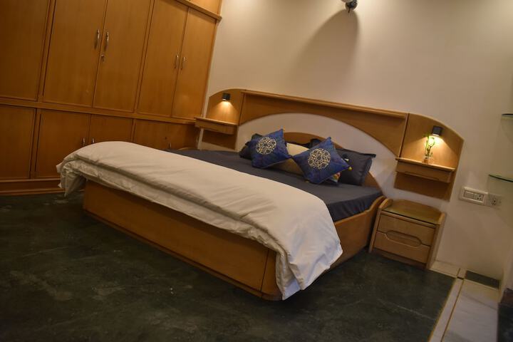 Room 10 of 38
