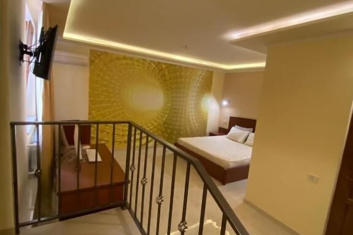 Room 9 of 31