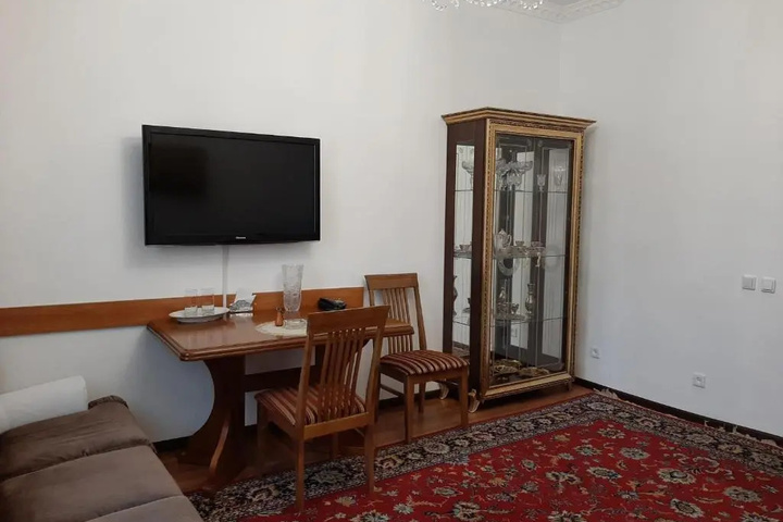 Room 4 of 18