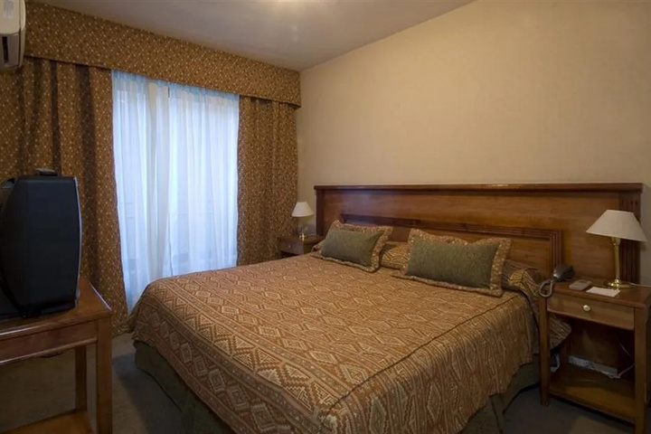 Room 6 of 13