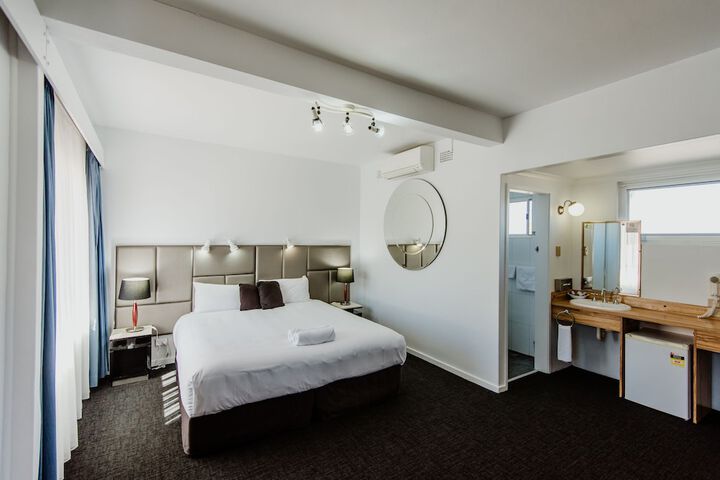 Room 6 of 54