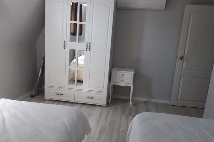 Room 12 of 27