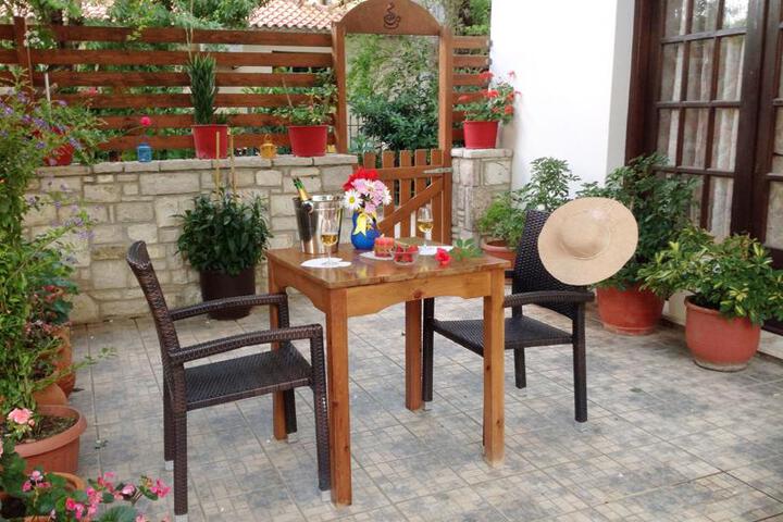 Photo 8