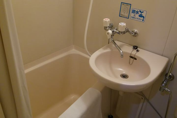Room 13 of 22