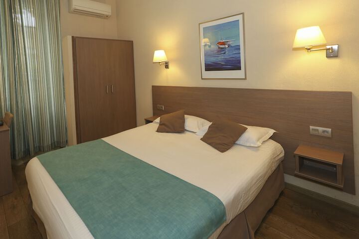 Room 8 of 48