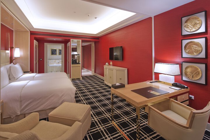 Room 4 of 42