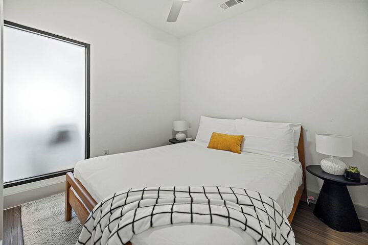Room 72 of 656