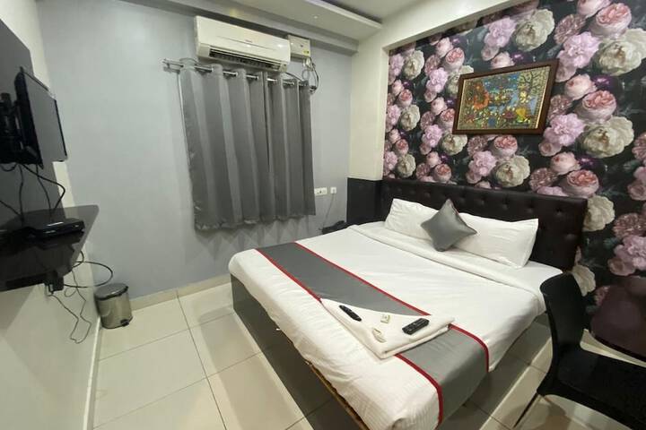 Room 5 of 30