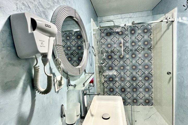 Room 6 of 38