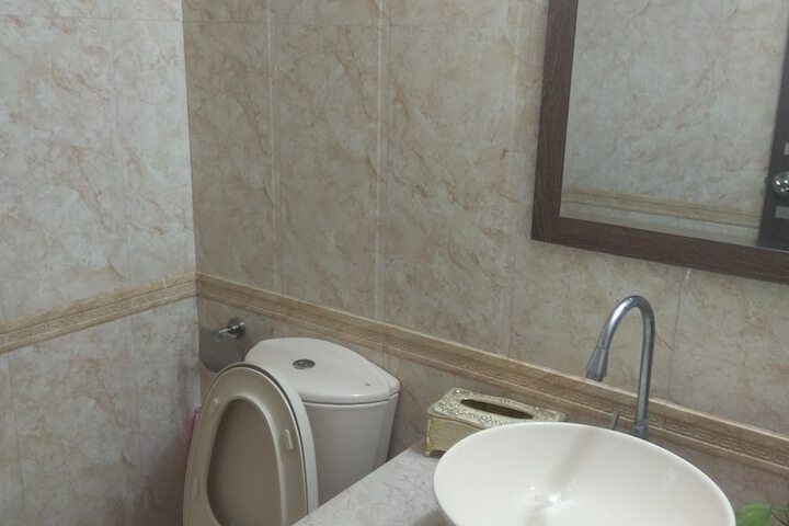 Room 9 of 18
