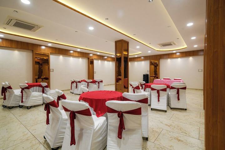 Ballroom/Hall 24 of 31