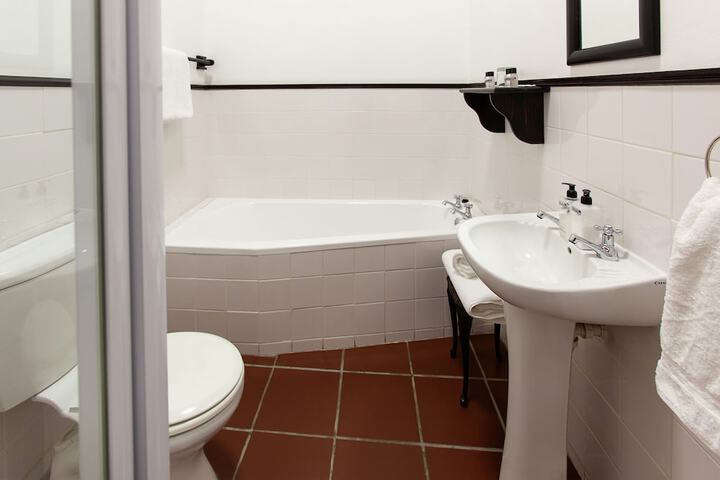 Room 32 of 52