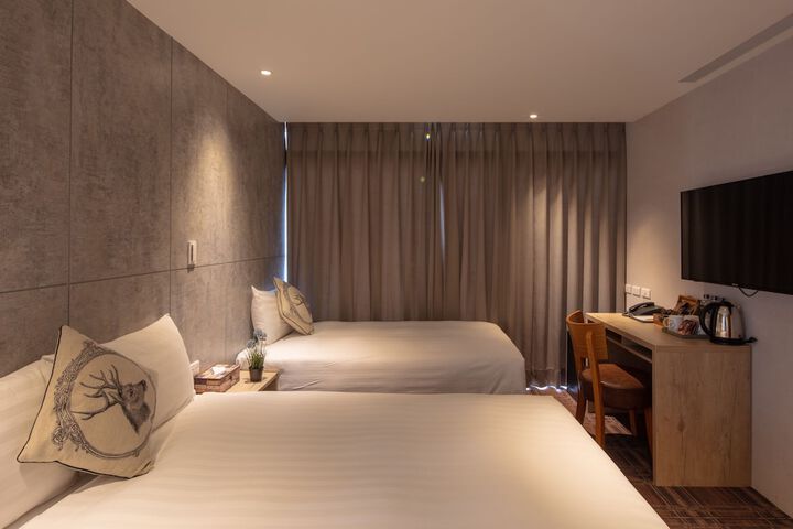 Room 45 of 76