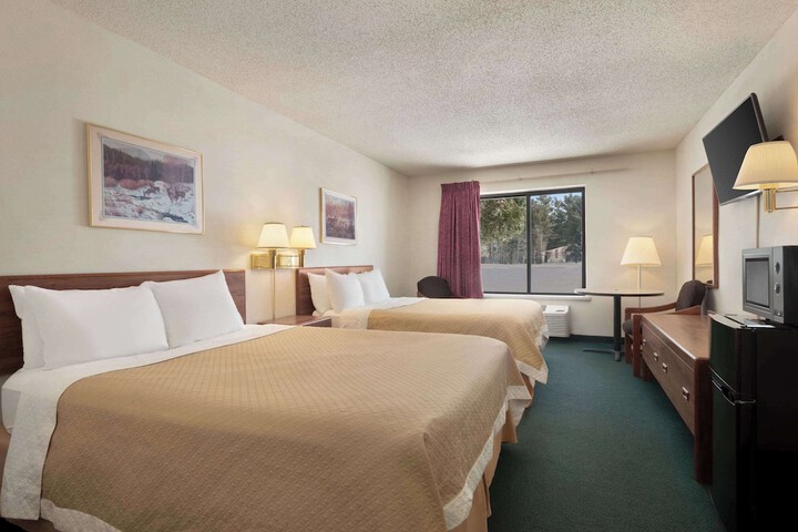 2 Queen Beds (8 of 8)