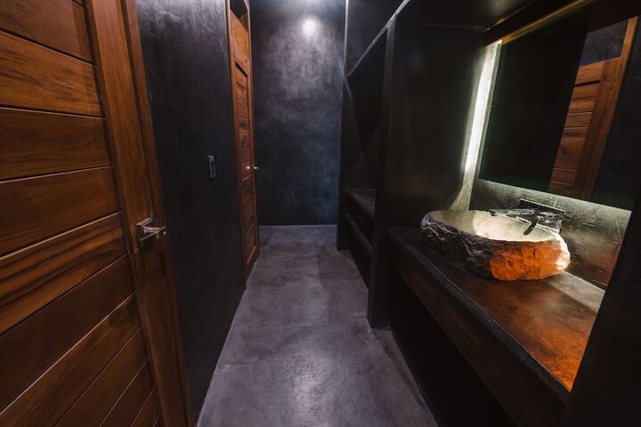 Room 25 of 87