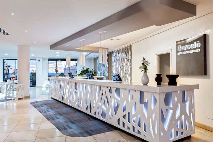Entrance & Lobby