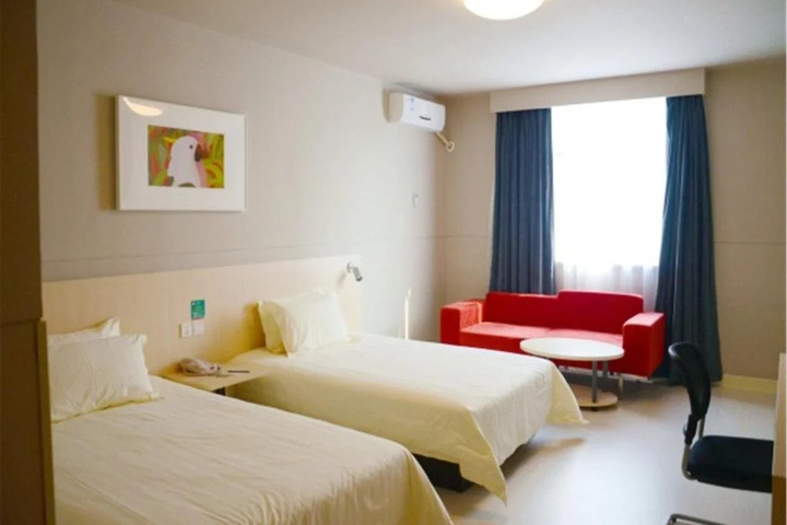 Room 3 of 13