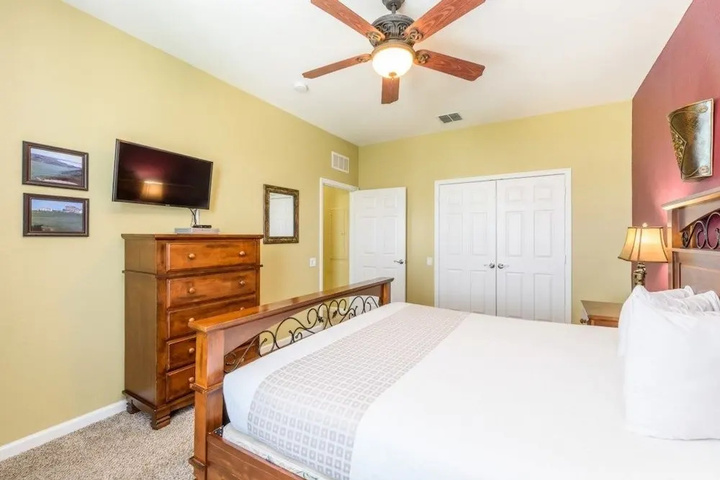 Room 6 of 33