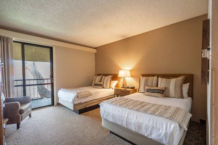 Room 9 of 27