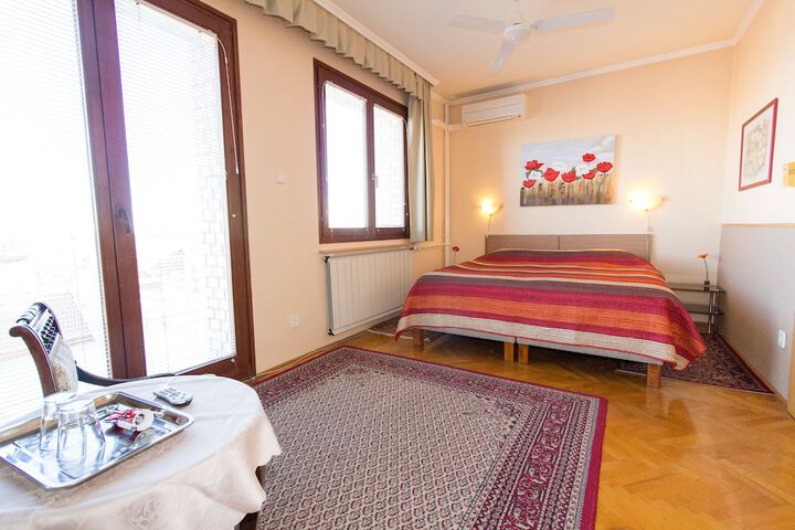 Room 5 of 34