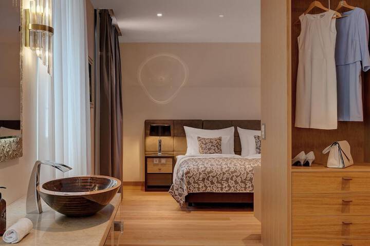 Room 15 of 44