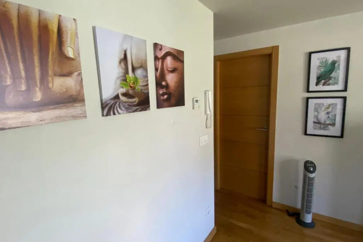 Room 9 of 13
