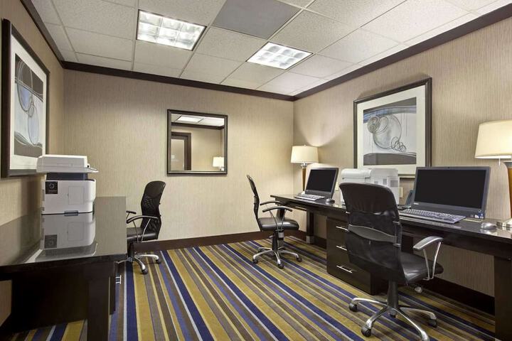 Business Center 78 of 82