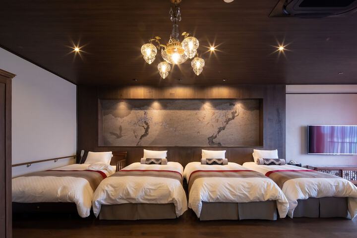 Room 10 of 125