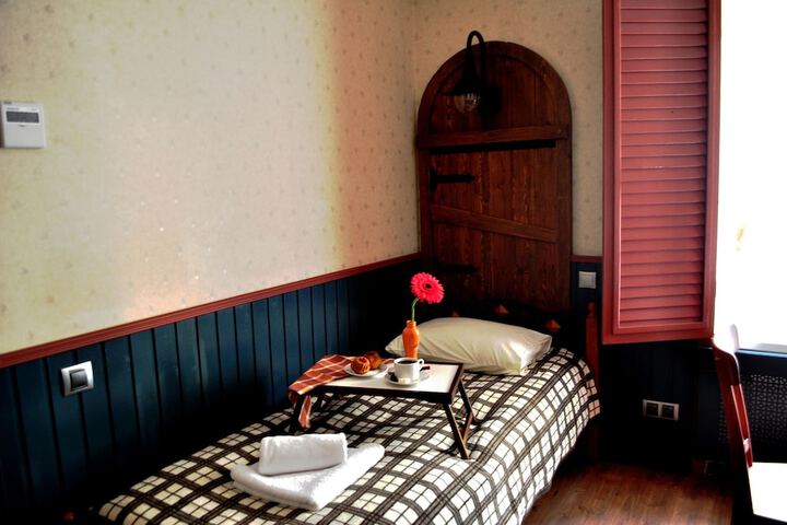 Room 14 of 25