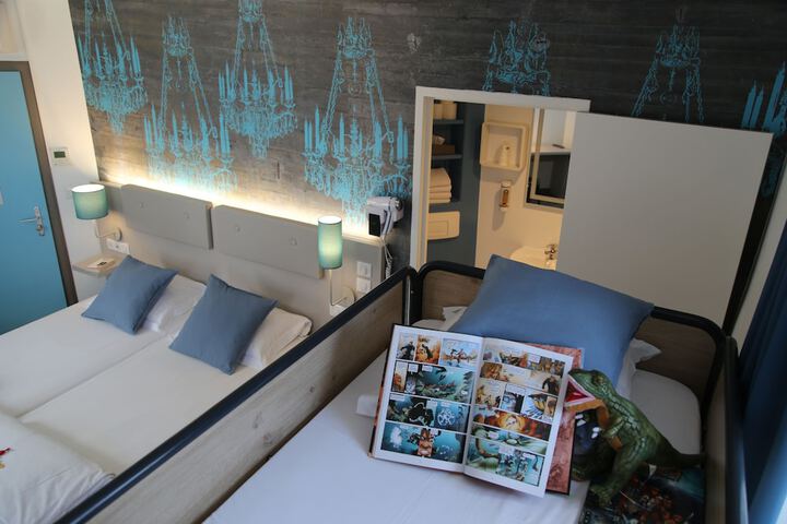 Room 48 of 112