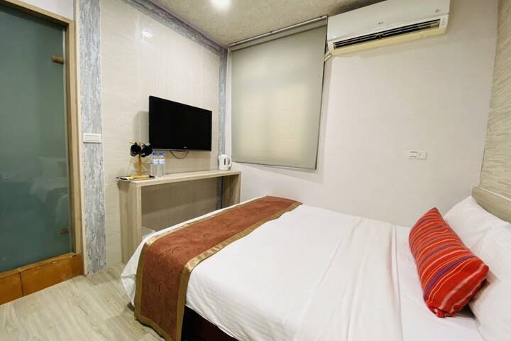 Room 4 of 38