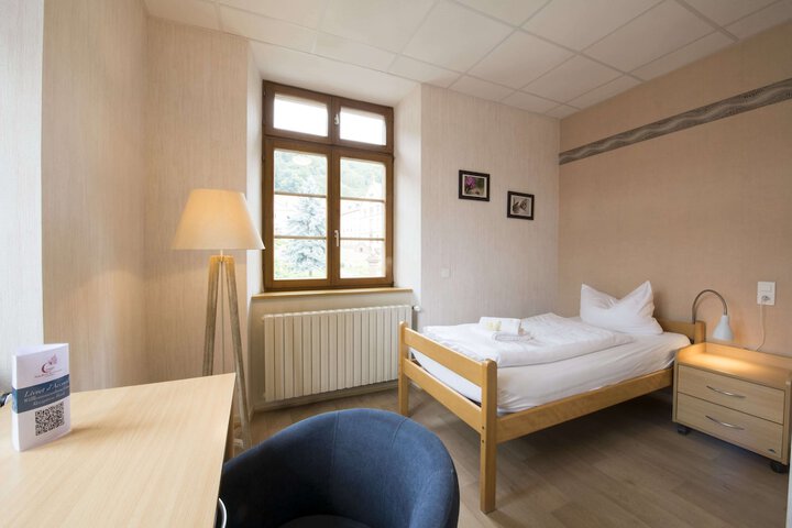 Room 9 of 50