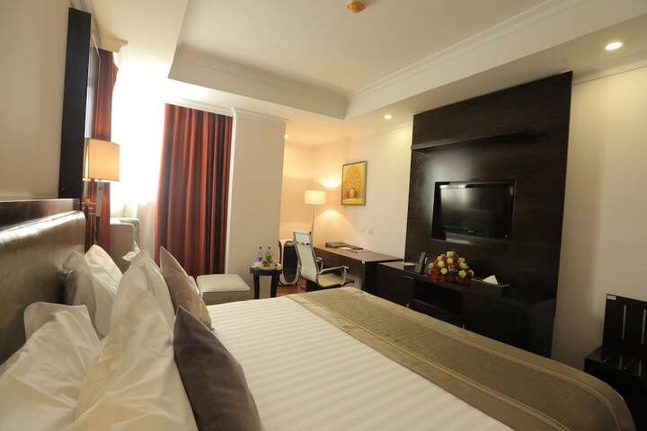 Room 9 of 42