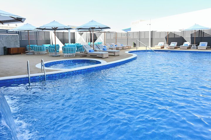 Hotel Pool