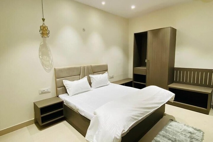 Room 17 of 23
