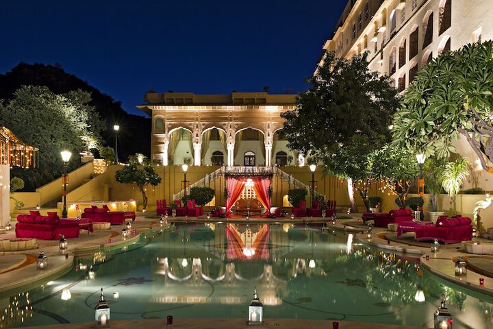 Hotel Pool