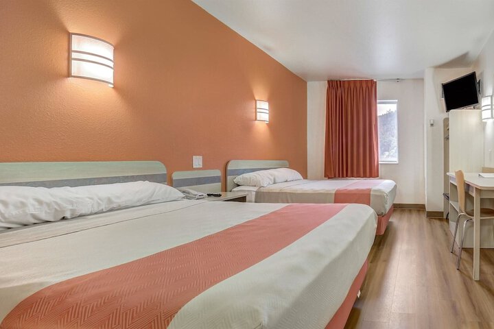 Room 14 of 34