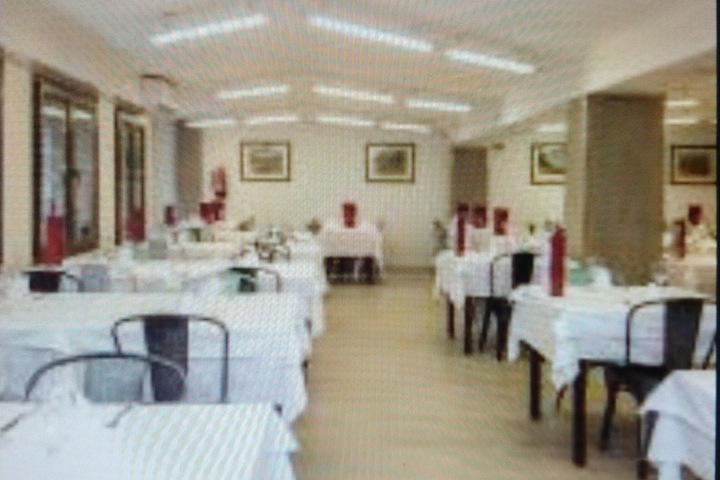 Dining 12 of 13