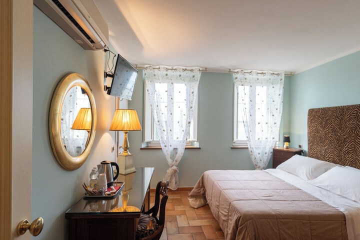 Room 15 of 98