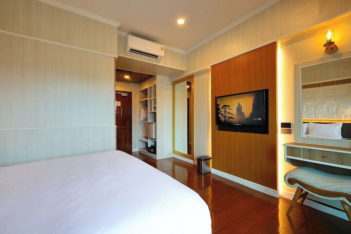 Room 51 of 86
