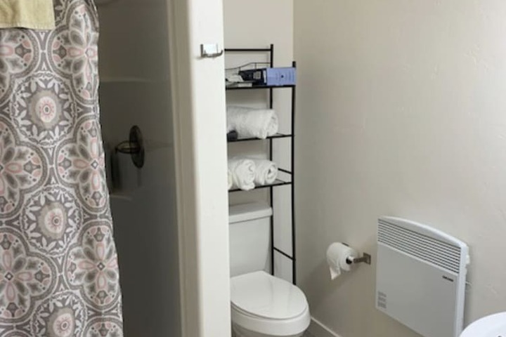 Room 17 of 28